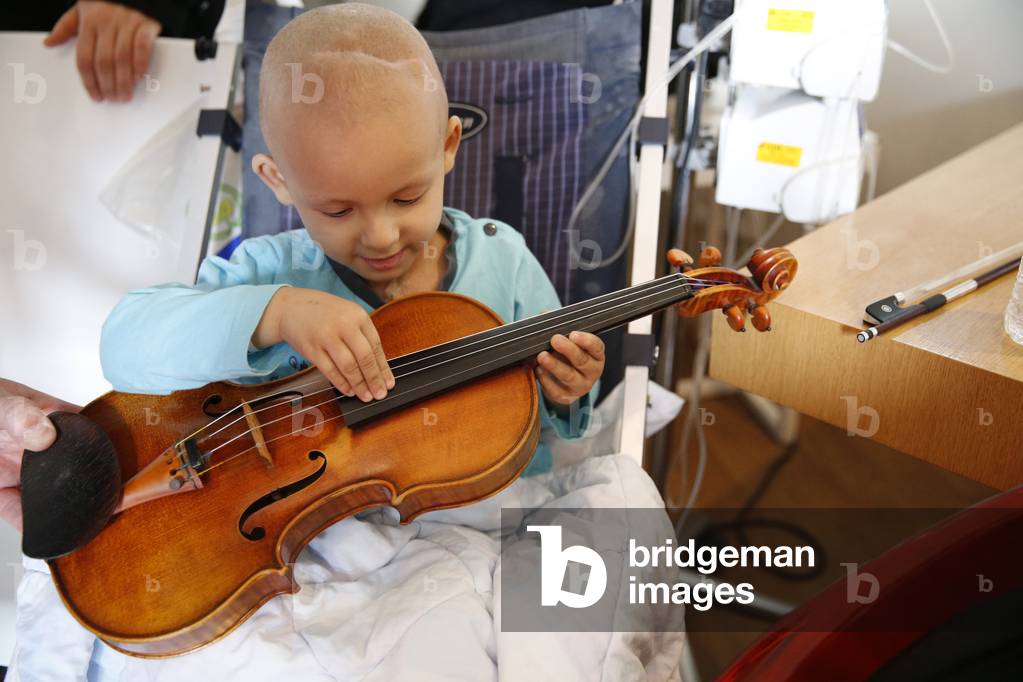 France, Val-de-Marne, Villejuif : French N,G,O, Musique et Sante (Music and Health), Music therapy in children's ward