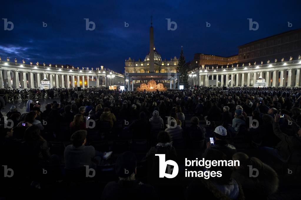 A General view of Saint Peter square during the inauguration and the lighting of the Jelso Nativity Scene and the Christmas Tree, 2018 (photo)