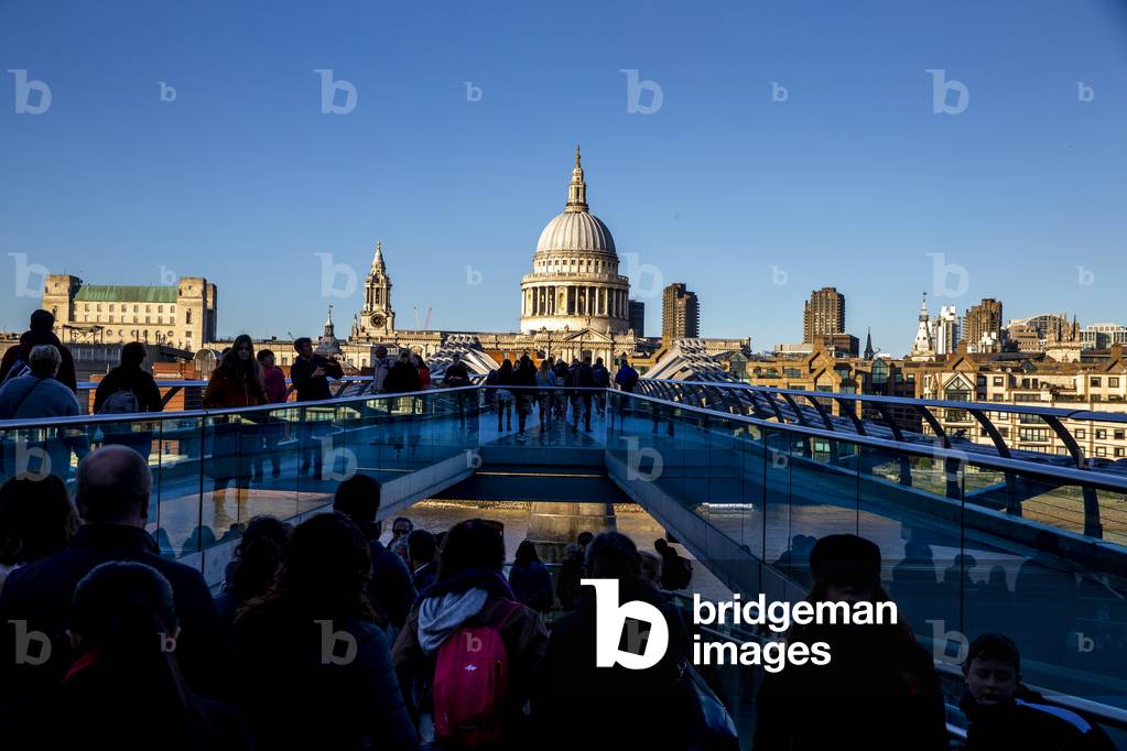 Saint Paul's cathedral and Millenium bridge, London, UK, 2018 (photo)