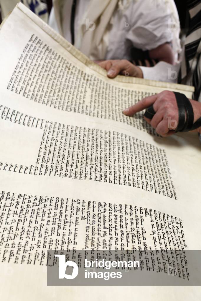 Purim celebration in a synagogue : reading the book of Esther Montrouge France