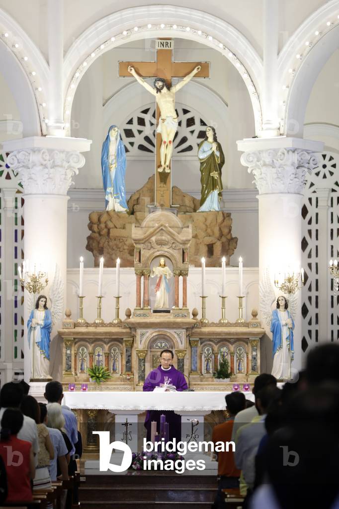 Church of the Sacred Heart of Jesus ( Nha Tho Tan Dinh ), Sunday mass celebration, Ho Chi Minh City, Vietnam (photo)