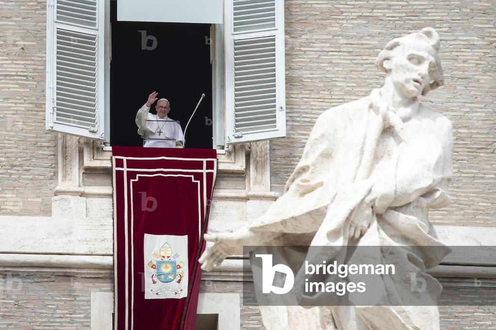 Pope Francis salutes the faithful from the window of the apostolic palace overlooking St. Peter's square during the Angelus noon prayer in Saint Peter's Square at the Vatican, 2019 (photo)