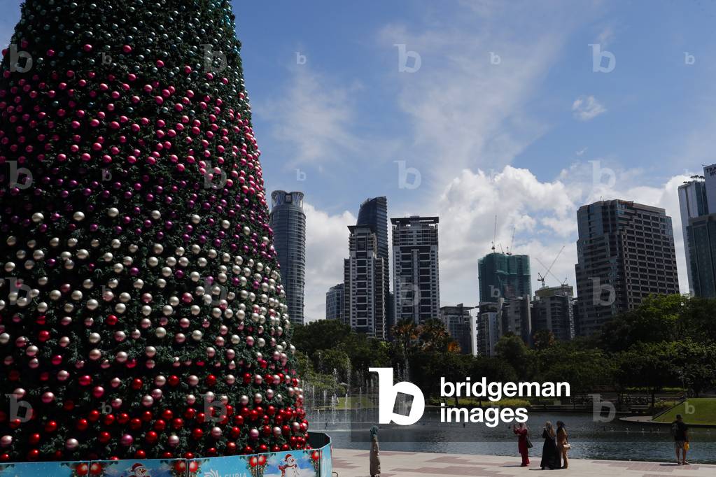 Christmas tree at Suria Mall, Petronas Towers, Kuala Lumpur, Malaysia (photo)