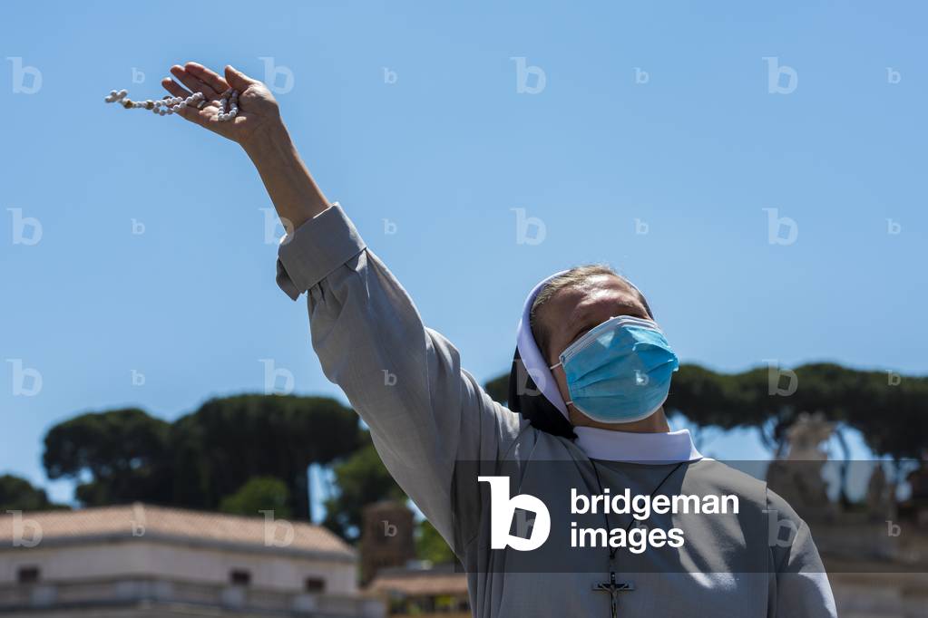 Nun wearing protective facemask praying the holy rosary in Saint Peter's Square at the Vatican on May 31, 2020, during Pope Francis' Regina Coeli prayer led from his window for the first time after lockdown which was put into place to curb the spread of the COVID-19 infection, caused by the novel coronavirus.