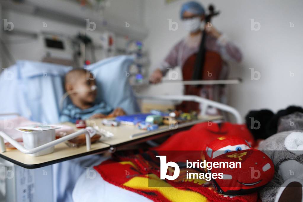 France, Val-de-Marne, Villejuif : French N,G,O, Musique et Sante (Music and Health), Music therapy in children's ward