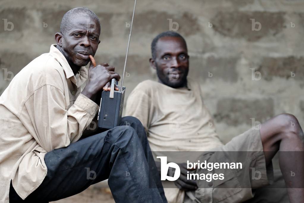 African village, Men listining radio, Datcha-Attikpaye, Togo, 2019 (photo)