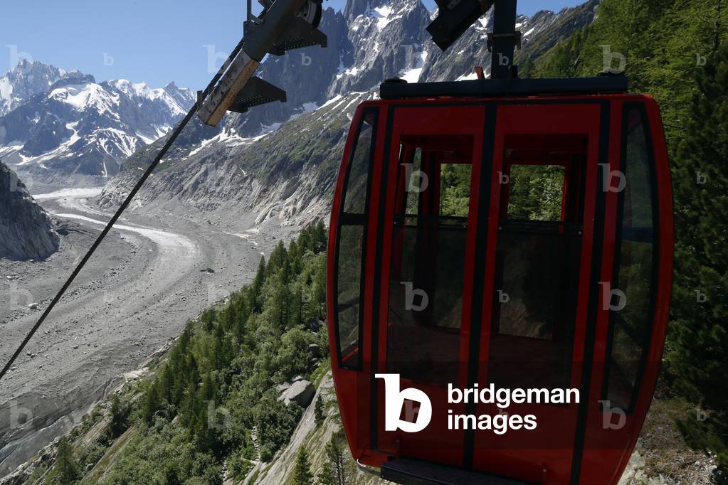 French Alps, Mont Blanc massif, The Mer De Glace glacier which has thinned 150 meters since 1820, and retreated by 2300 meters, Gondola lift, Chamonix, France (photo)