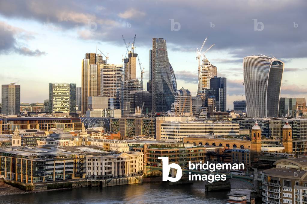 View of London from the Tate Modern, UK (photo)