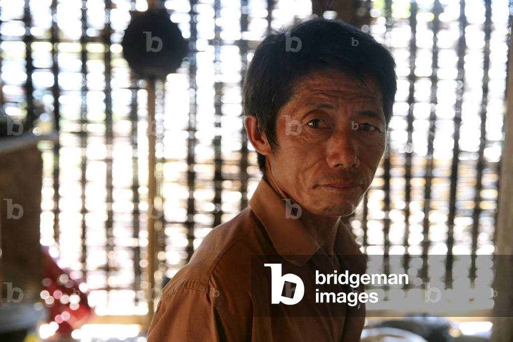 20151104, Laos : Traditional lao village. Farmer in his bamboo house