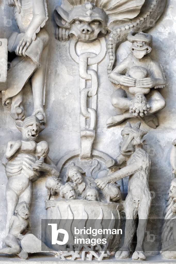 St Nicholas Cathedral, Tympan, the Last Judgement end of 14 th century, Fribourg, Switzerland (photo)