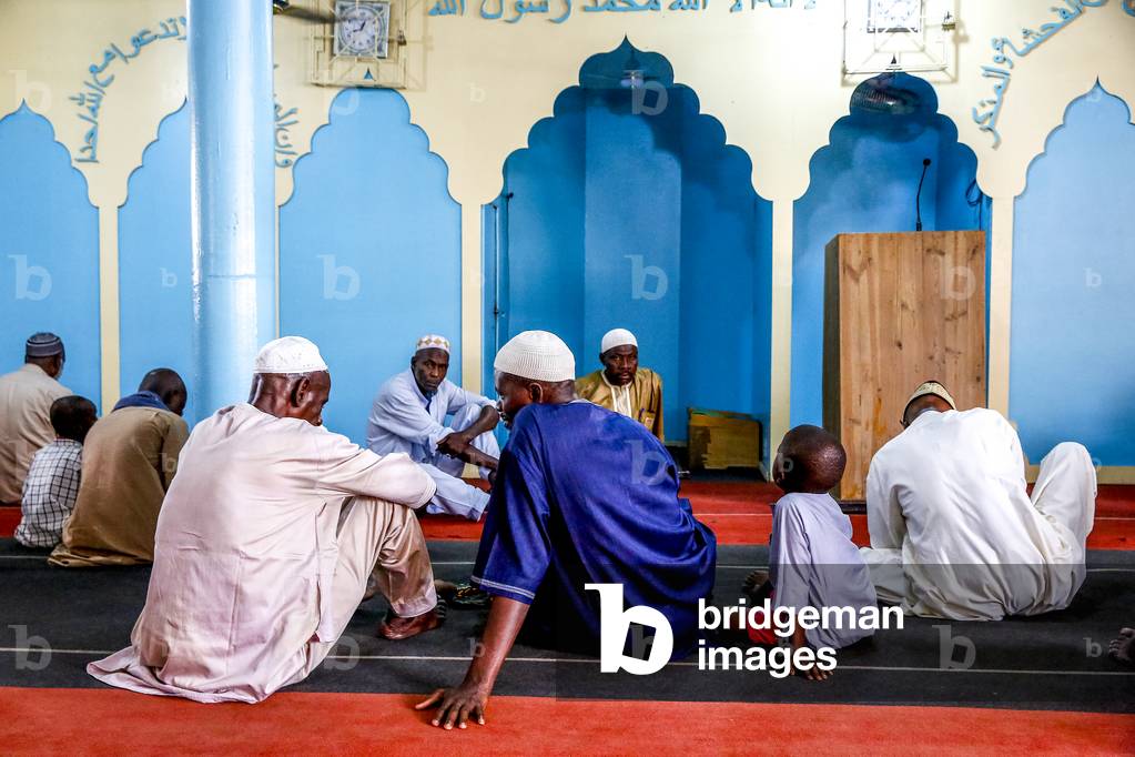 African muslims in an Abidjan mosque, Ivory Coast, 2017 (photo)