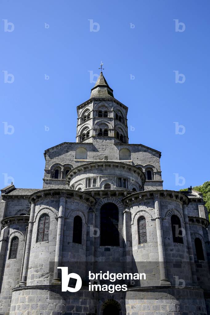 Notre Dame d'Orcival basilica, Orcival, France (photo)