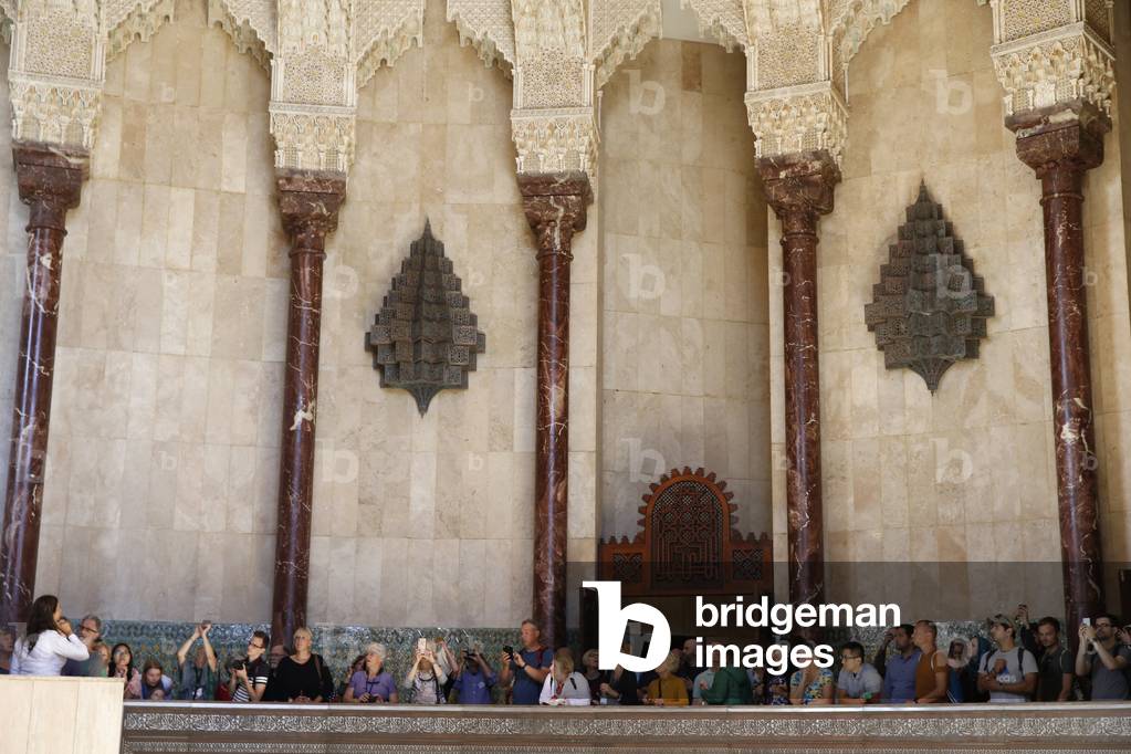 Hassan II mosque, Casablanca, Morocco, Tourists (photo)
