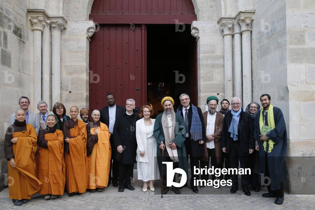 Cathedrale Saint-Spire, Corbeille-Essonnes. Reunion interreligieuse organisee par l'association Artisans de Paix, 20160410, Corbeille-Essonnes, France