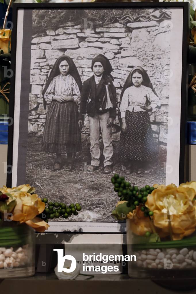 Our Lady of Fatima, The 3 Shepherd Children, Lucia dos Santos (left) with her cousins Francisco and Jacinta Marto, 1917, Paris, France (photo)