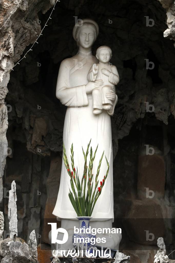 Saint Joseph Cathedral, Our Lady of La Vang, Virgin and Child, Lang Son, Vietnam (photo)