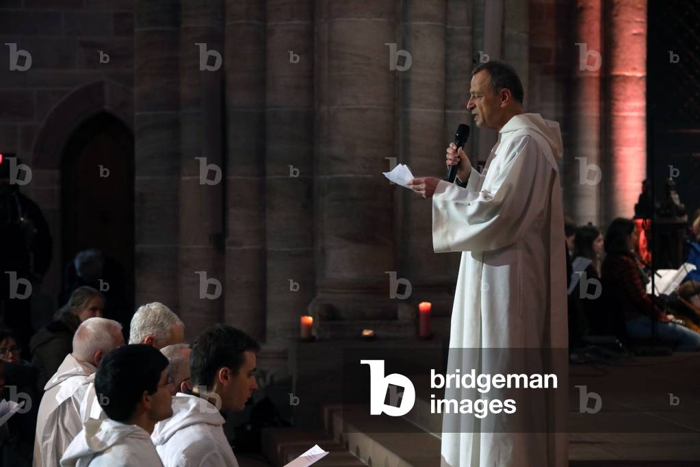 Basel Cathedral Minster, European Youth meeting of Taize in Basel, Pilgrims at midday prayer with brother Alois the prior of the Taize community, Switzerland (photo)