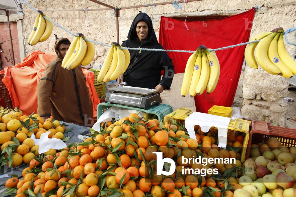 Fruit stall at Douz weekly market, Douz, Tunisie