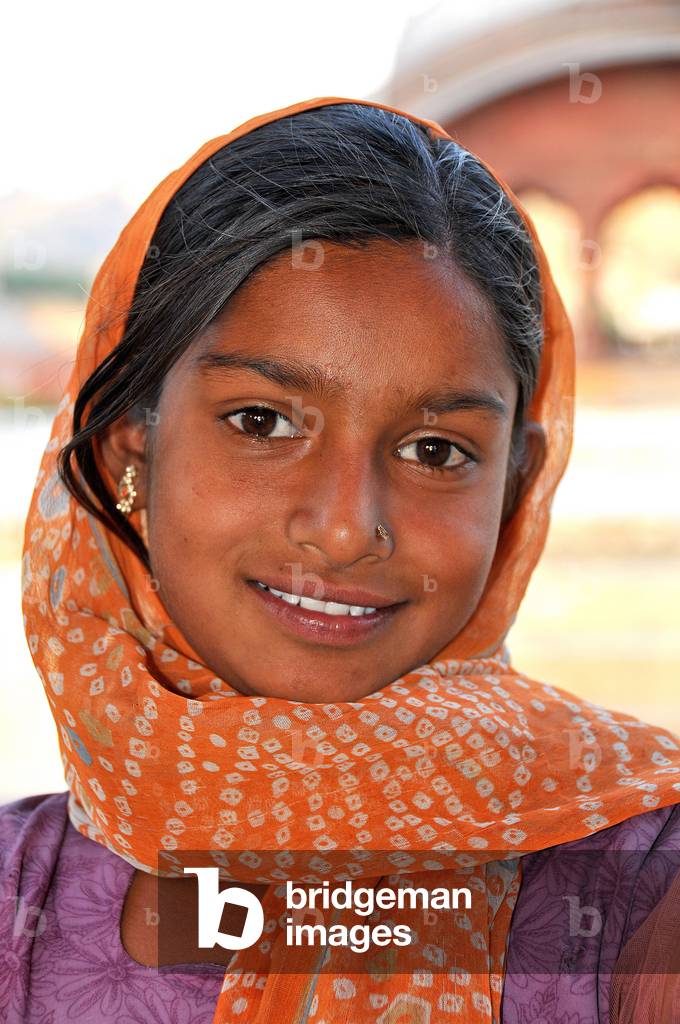 India, Rajasthan, Pushkar : Rajasthani young girl (photo)
