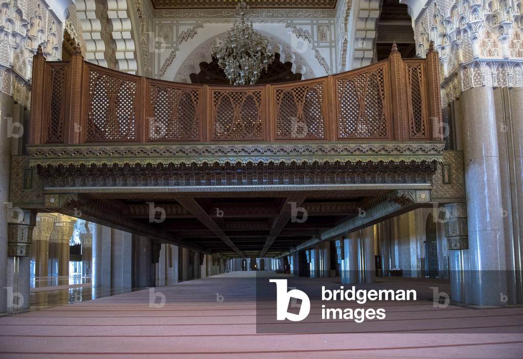 Un des deux mezzanines pour les femmes dans la salle de priere de la Mosquee hassan II, Casablanca, Maroc (photo)