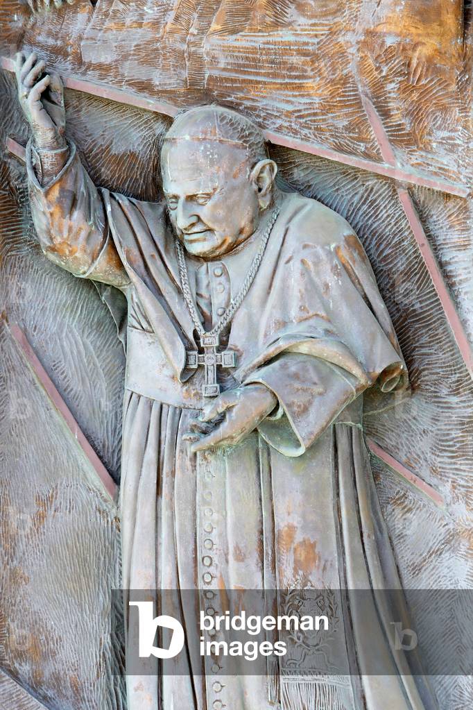 Sculpture on the door of Pescoluse church, Ugento, Italie