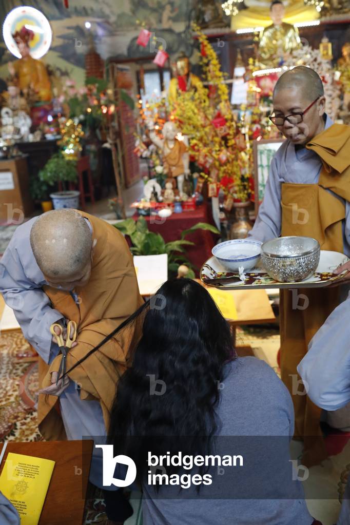 Chua Tu An Buddhist temple, Buddhist worship, Monk ordination ceremony, Saint-Pierre en Faucigny, France (photo)
