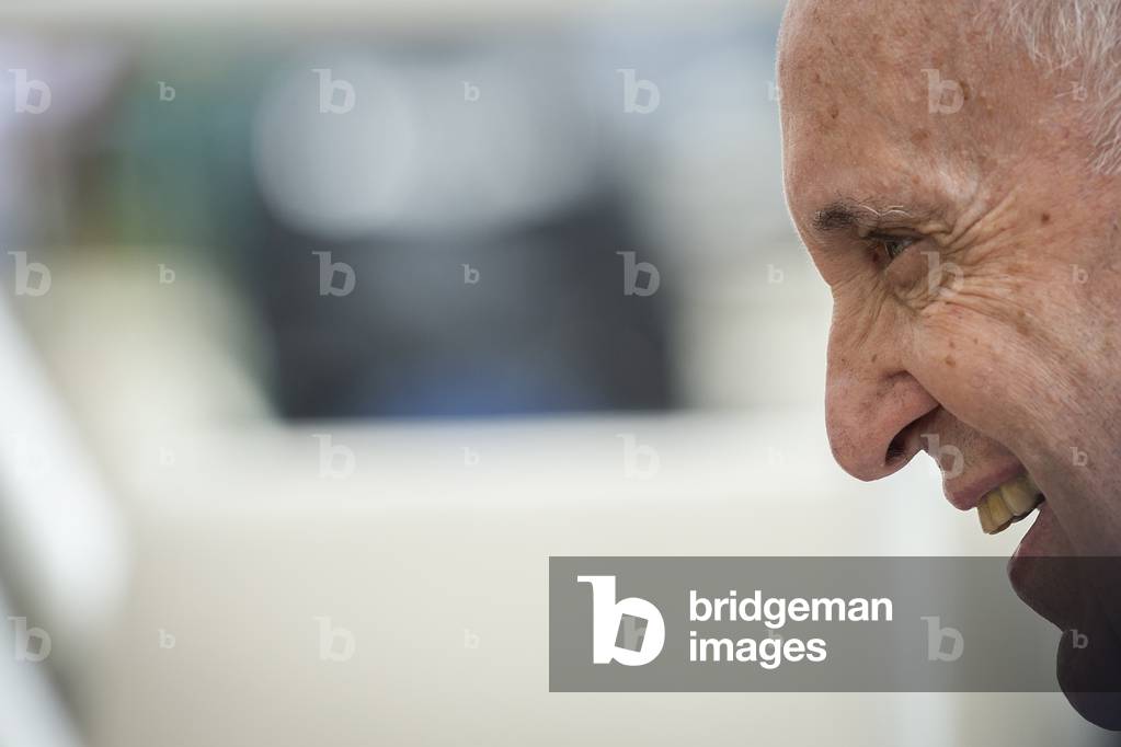 Pope Francis arrives for his weekly general audience in St. Peter's Square at the Vatican, 2019 (photo)