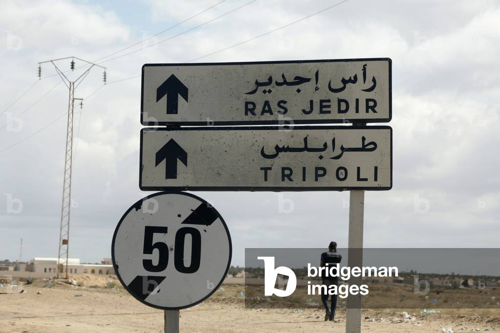 Road sign near the Tunisia-Lybia border, Ben Guerdane, Tunisie