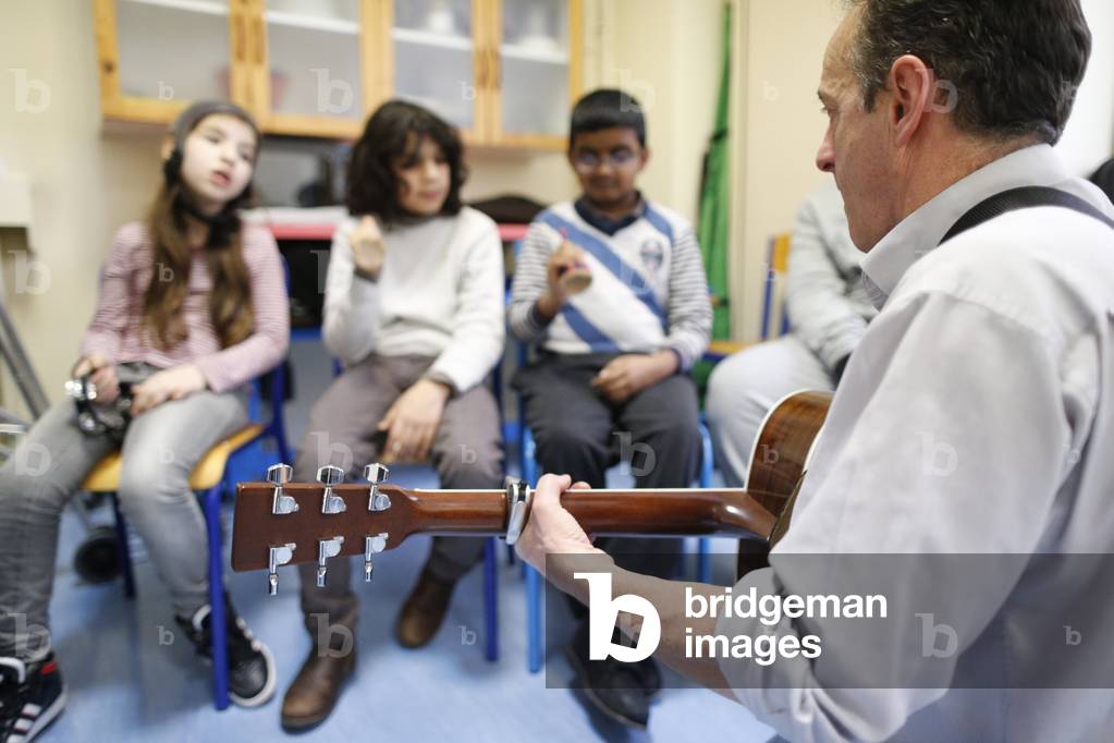 France, Ile-de-France, Paris : French N,G,O, Musique et Sante (Music and Health), Music therapy