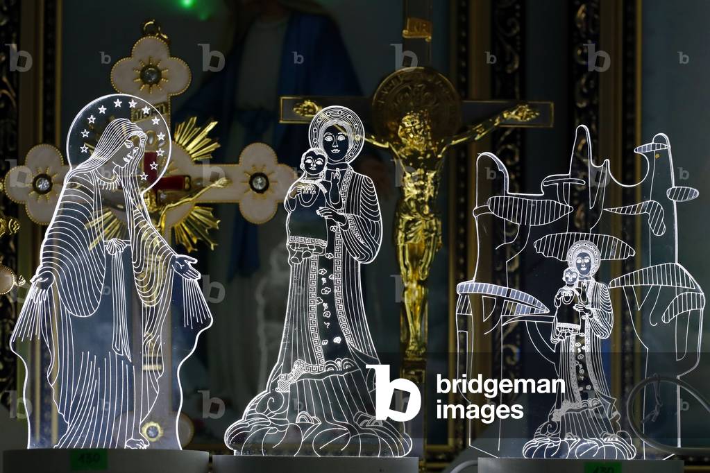 Statue of Our Lady of La Vang in Ao Dai dress, Basilica of Our Lady of La Vang, La Vang, Vietnam, 2019 (photo)