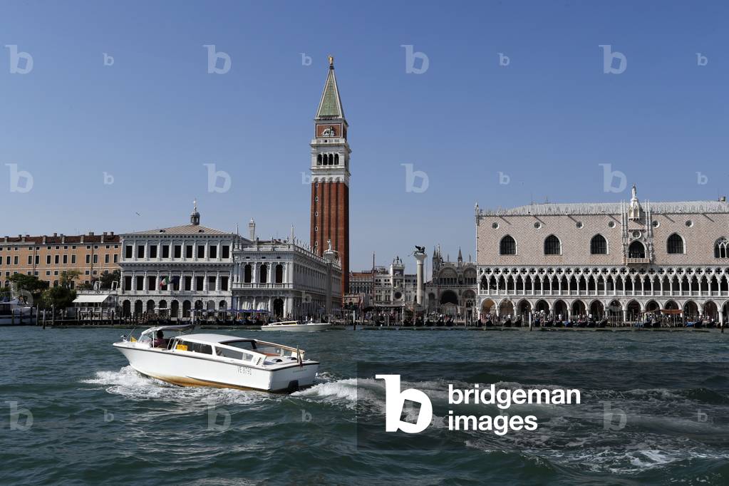 Taxi Boat. Doge's Palace, Saint Marks Square.