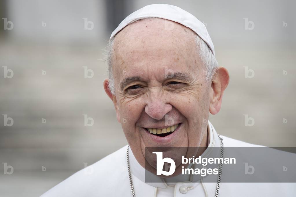 Pope Francis arrives for his weekly general audience in St. Peter's Square at the Vatican, 2019 (photo)