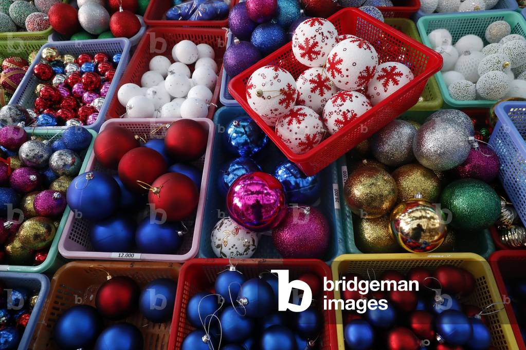 Christmas market, Christmas balls for sale, Ho Chi Minh City, Vietnam (photo)