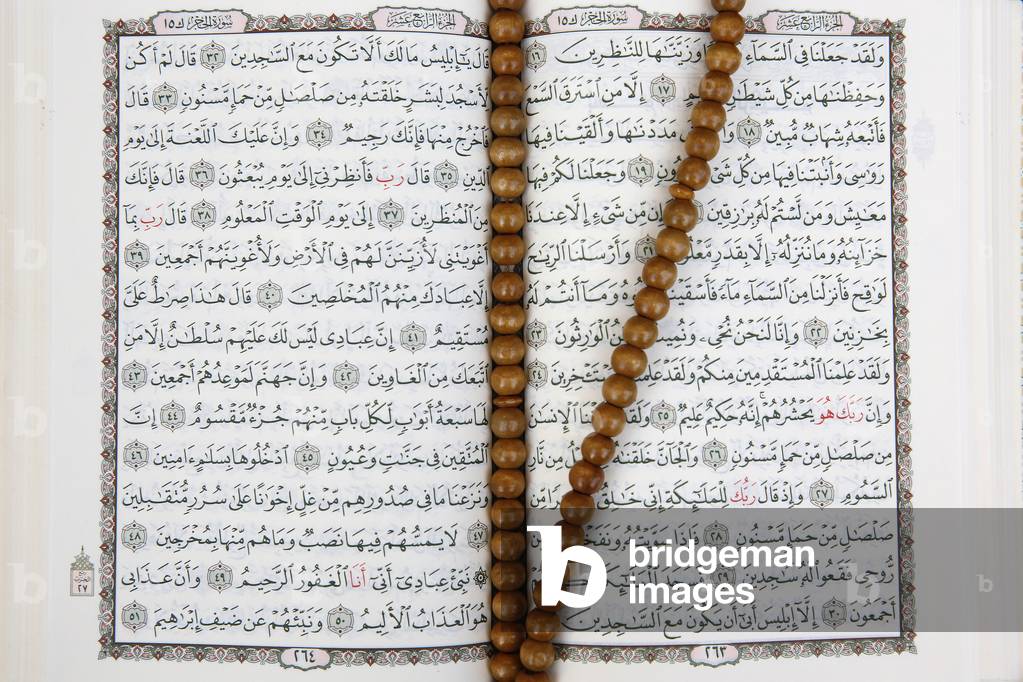 Open Kuran and prayer beads, France (photo)