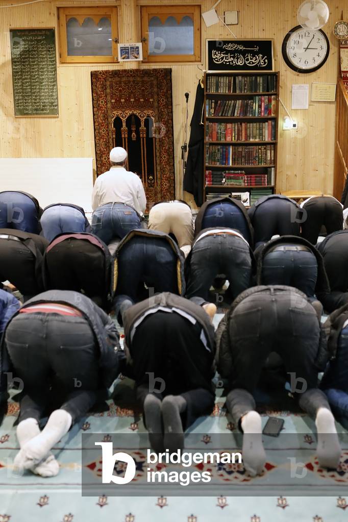 The Islamic Center of Geneva, The Muslim Brotherhood, Muslim man praying together inside the mosque, Geneva, Switzerland (photo)