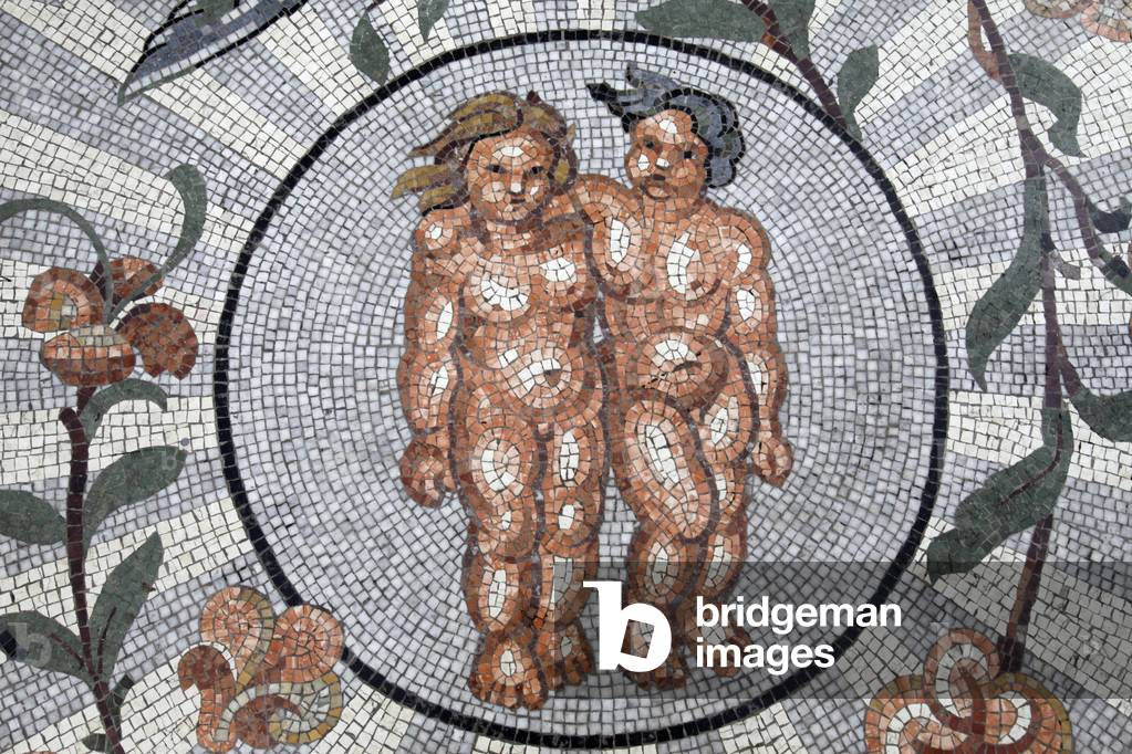 Astral sign mosaic in Galleria Umberto, Napoli: Gemini, Naples, Italie
