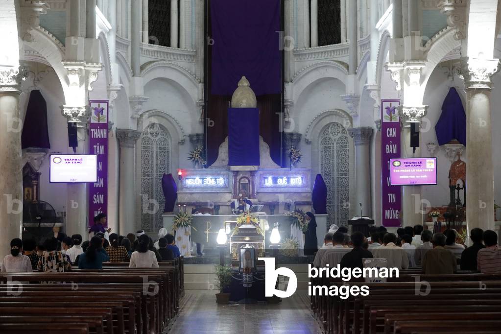 Cai Be Catholic Church, Funeral service, Cai be, Vietnam (photo)