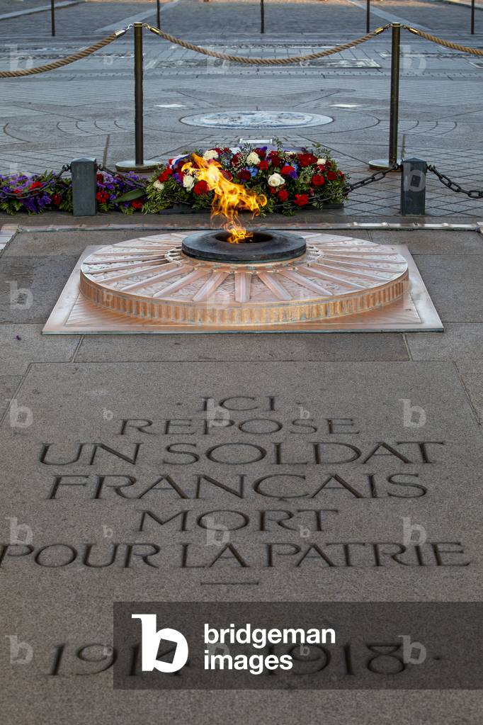 The Ark of Triumph, Paris, France.Unknown soldier's grave, 2020 (photo)