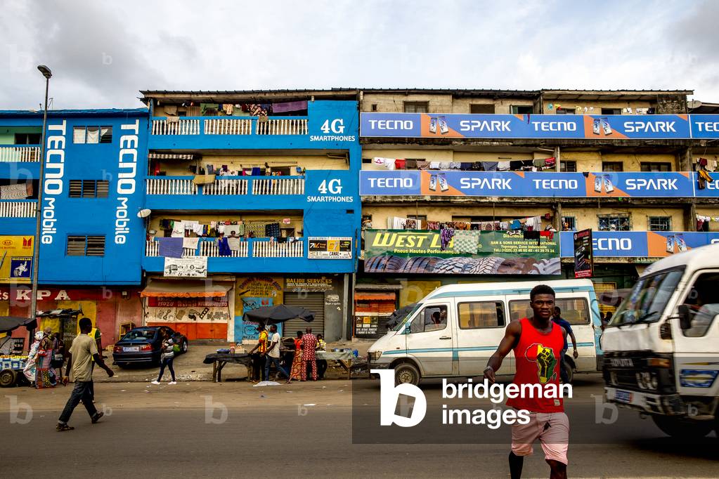 Traffic and buildings in Abidjan, Ivory Coast, 2017 (photo)