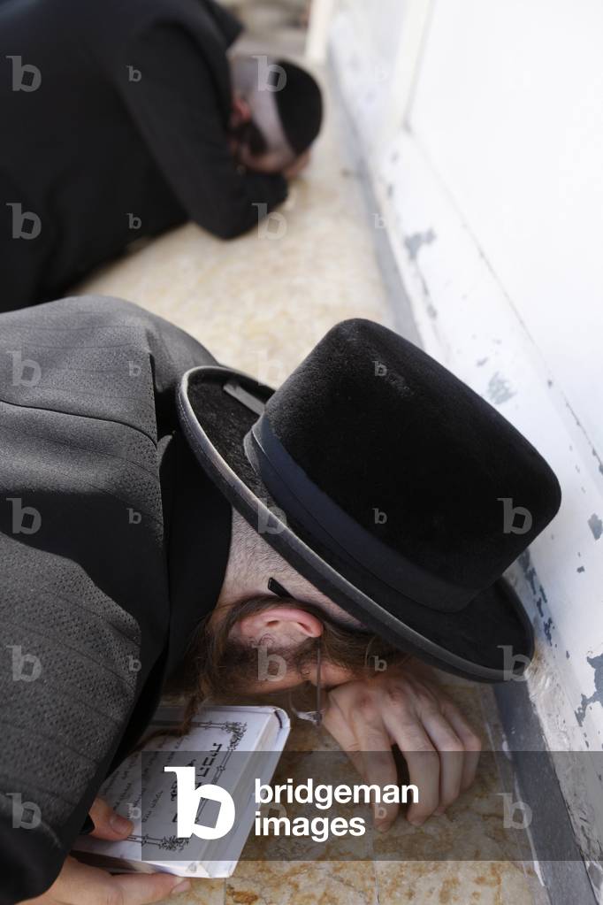 Belz hassidic Jews praying at Maimonides' tomb in Tiberias , Tiberiade, Israel
