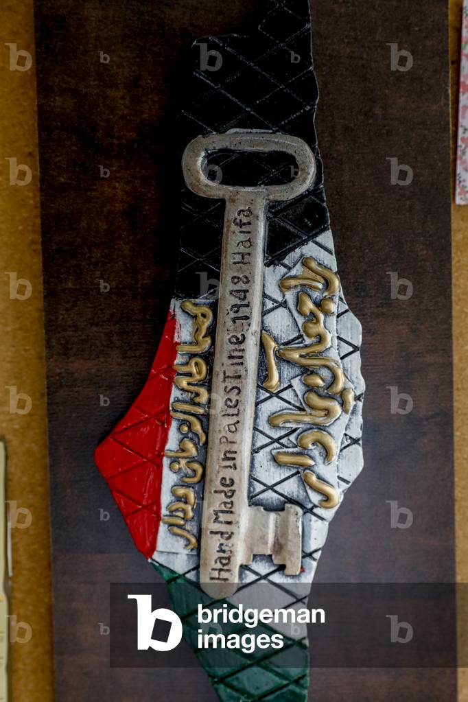 Map of Palestine with the colors of the Palestinian flag and key, the symbol of Palestinian displacement, Nablus, West Bank, Palestine, 2018 (photo)