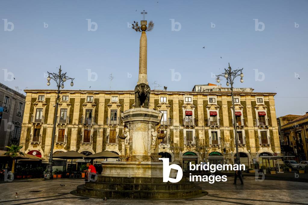 Fontana dell'Elefante (Elephant fountain) on the Piazza Duomo (Cathedral square), Catania, Sicily, Italy (photo)