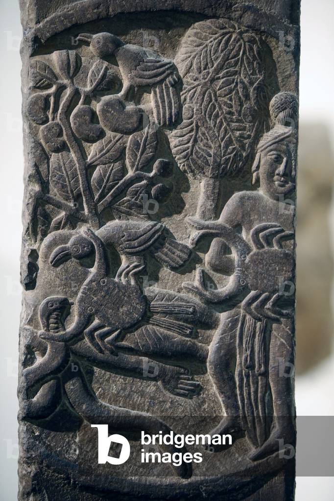 Pillar showing the Suvanna Karkata Jataka tale, Shunga, 2nd century B.C., Bharhut, Madhya Pradesh (carved sandstone)