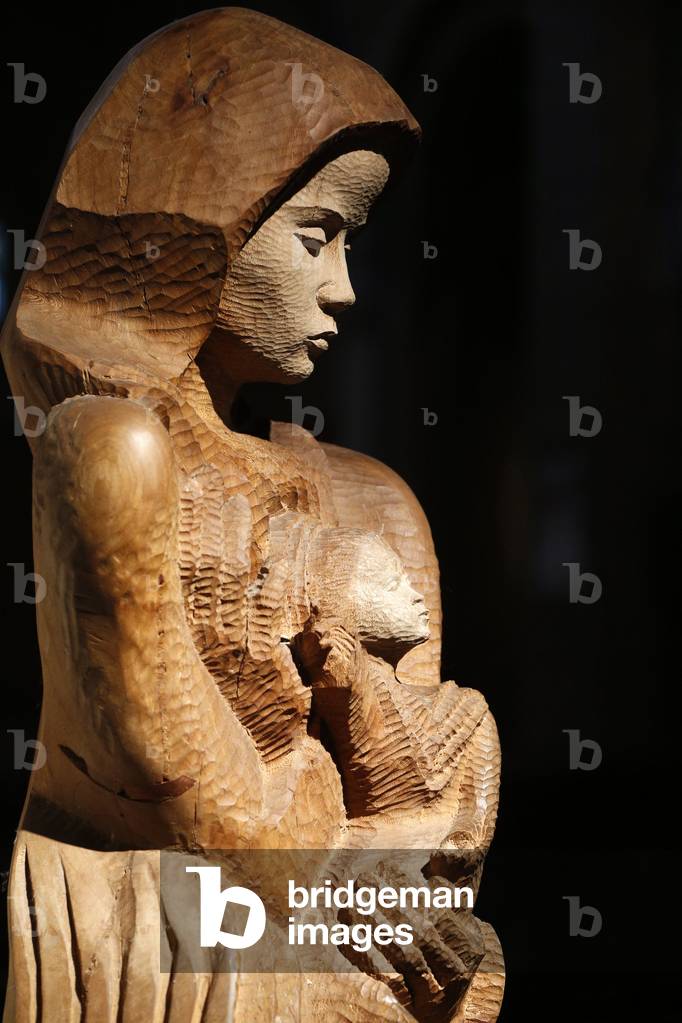 Virgin and child. Wood sculpture, Paris, France