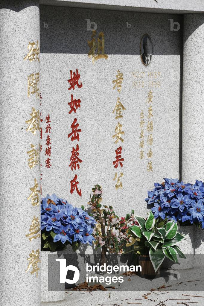 Chinese tomb at Pere Lachaise cemetery, Paris, France
