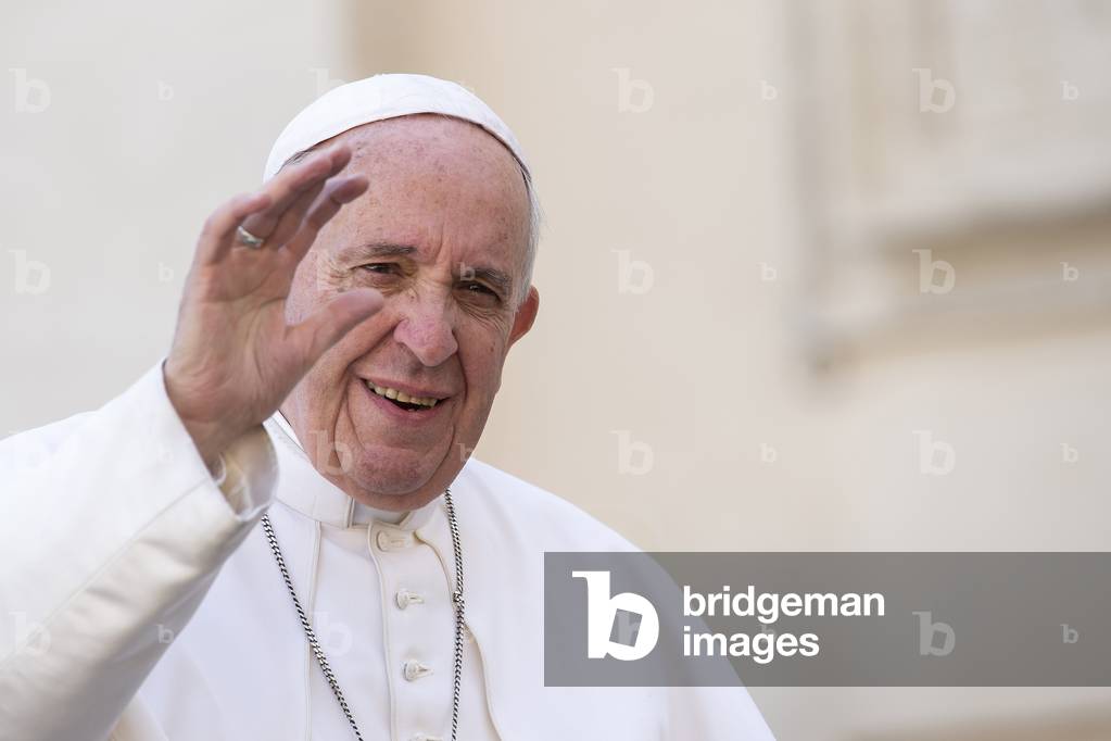 Pope Francis leaving on his Popemobile after his weekly general audience in St. Peter's Square at the Vatican, 2019 (photo)