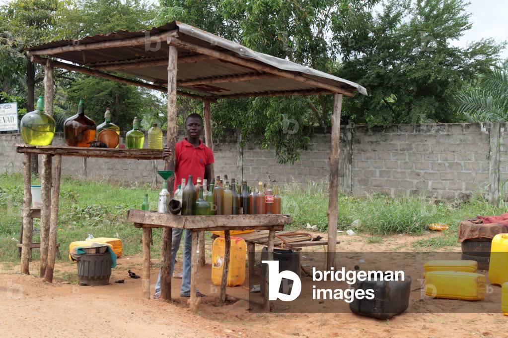 Benin, Ouidah : Selling gasoline adulterated