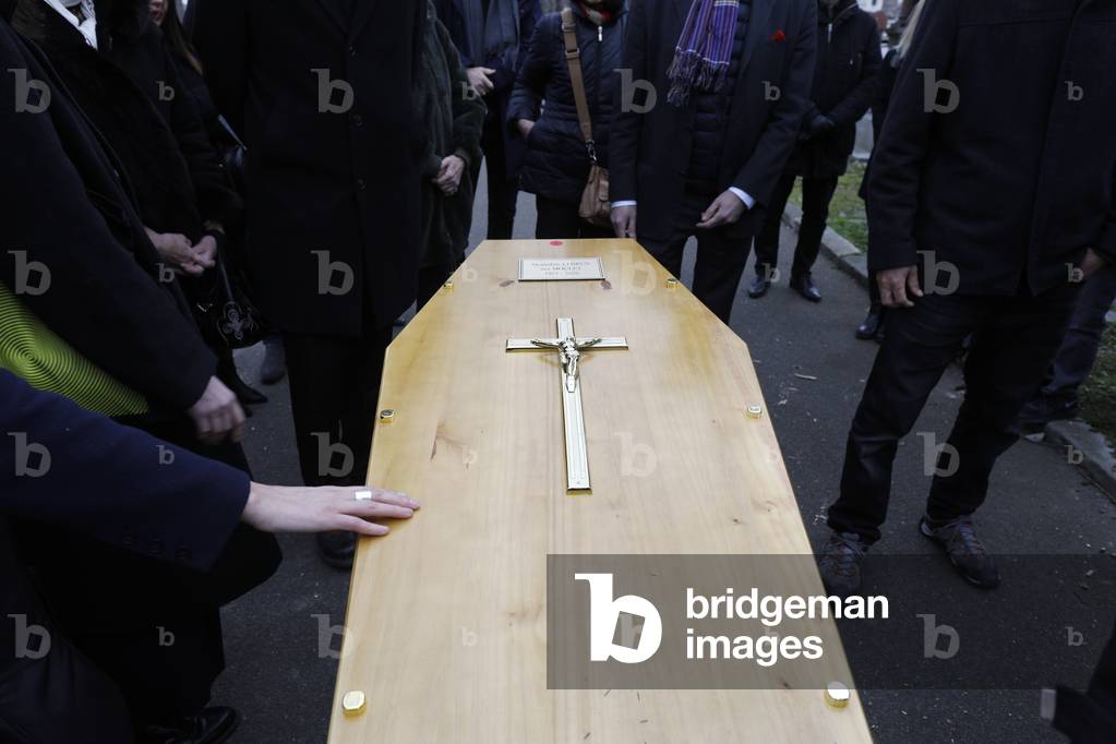 Funeral at Montrouge cemetery, France (photo)