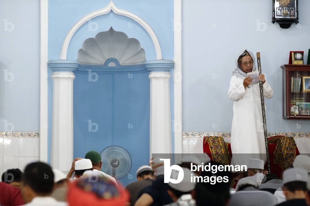 Cholon Jamail Mosque, The friday prayer (jummah), Imam giving the sermon ( Khutbah), Ho Chi Minh City, Vietnam, 2019 (photo)