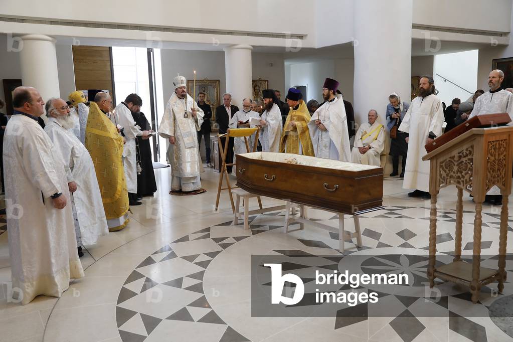 Holy Trinity Russian orthodox cathedral, Paris. Funeral. (photo)